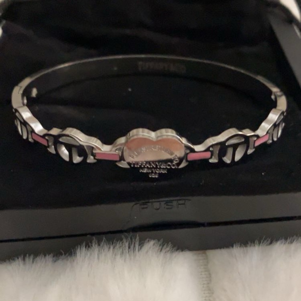 Tiffany & Co silver heart bracelet bangle with pink tones, stamped. - Picture 3 of 7